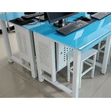 計(jì)算機(jī)操作桌